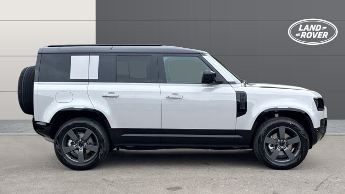 Land Rover Defender 3.0 D250 X-Dynamic HSE 110 5dr Auto Diesel Estate - Image 5